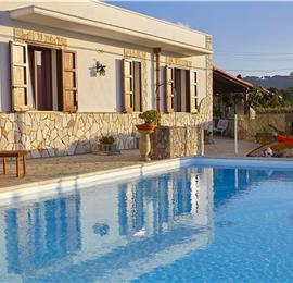 2 bedroom villa with pool, Castellammare del Golfo, sleeps 4